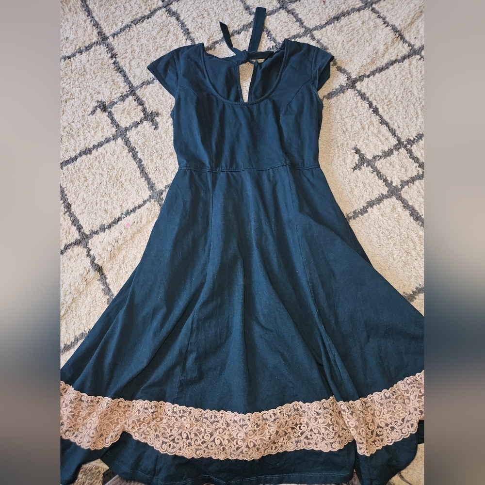 eShakti mid length cotton dress with lace inlet. Size medium or 10 - Picture 3 of 8